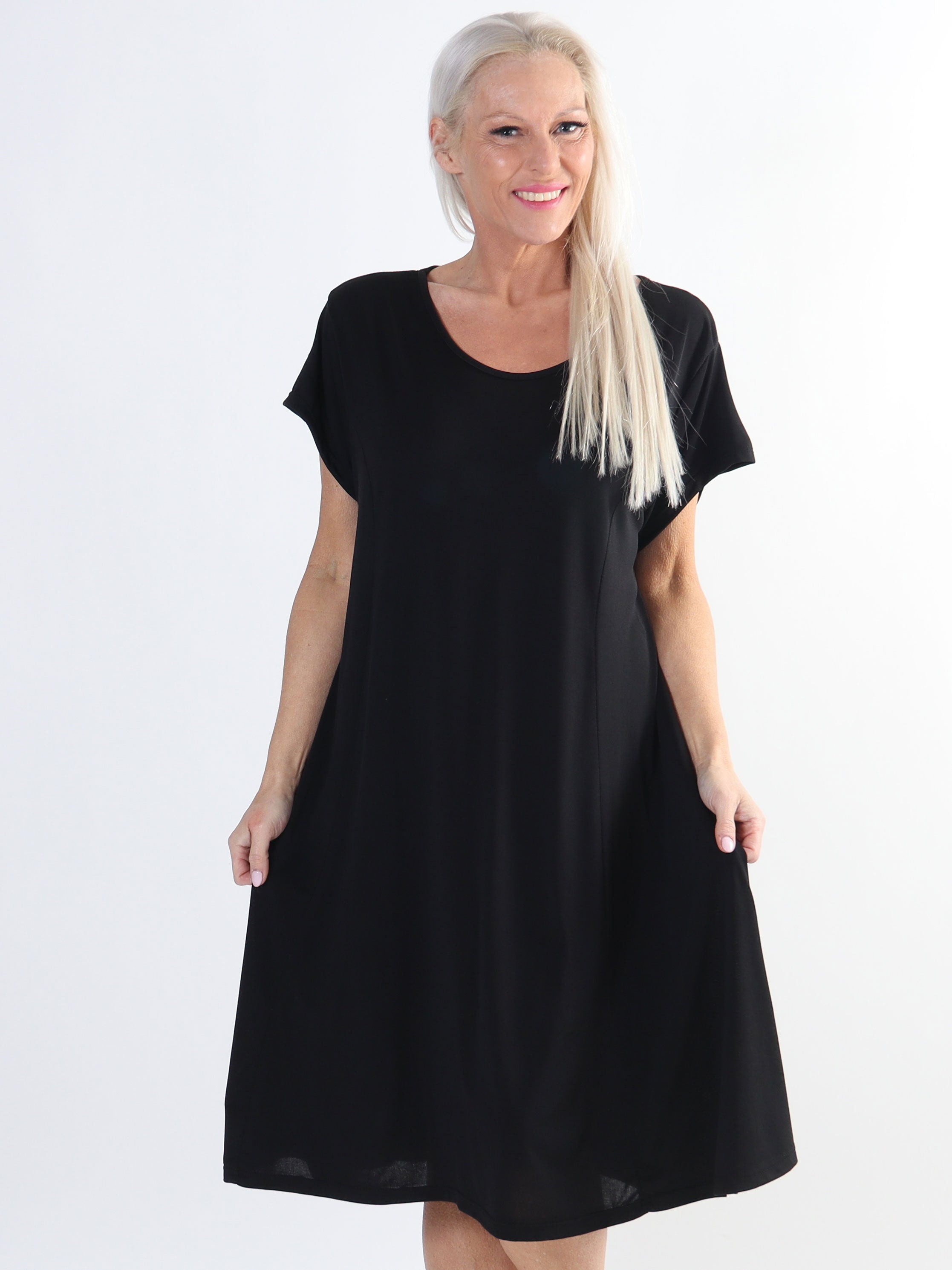 Janina - Slät plus size-klänning i mjukt stretchmaterial